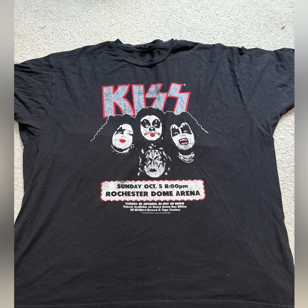 Kiss Black Graphic Tee - Short Sleeve